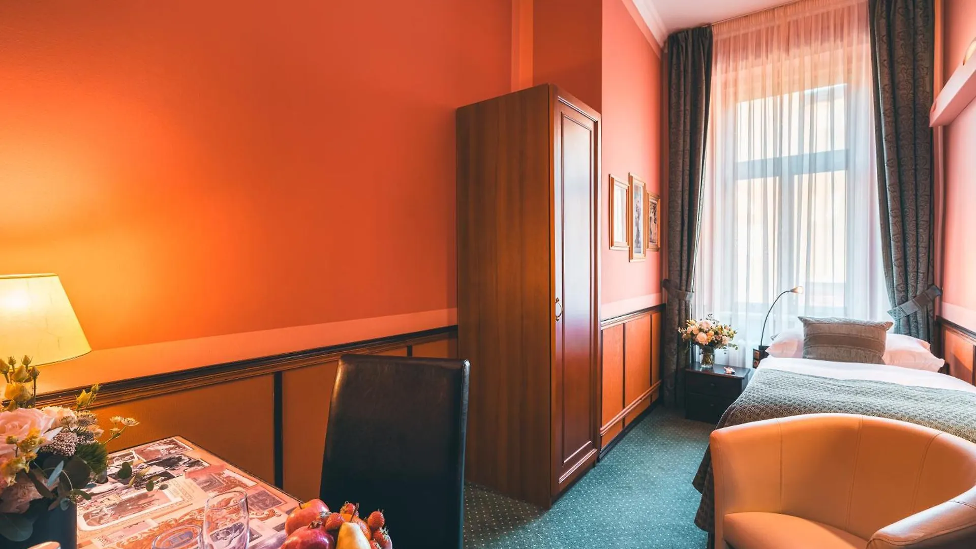 Hotel Hastal Prague Old Town 4*,